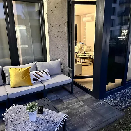 Luxury With Garden Apartman